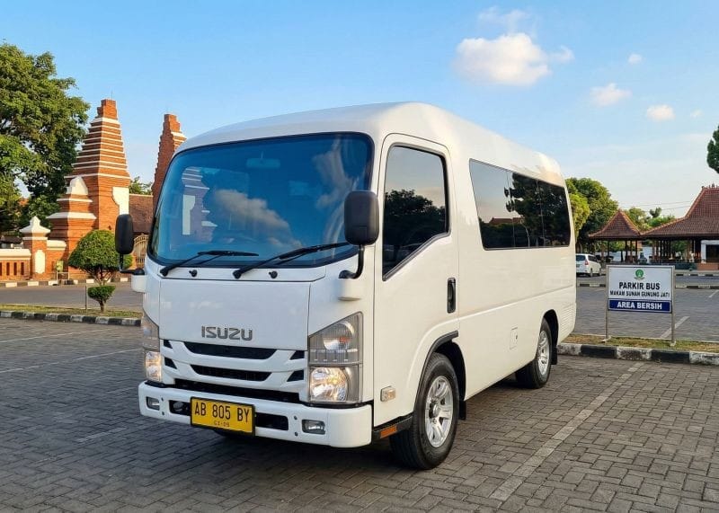 Sewa Rental Mobil Yogyakarta untuk Ziarah Wali Songo