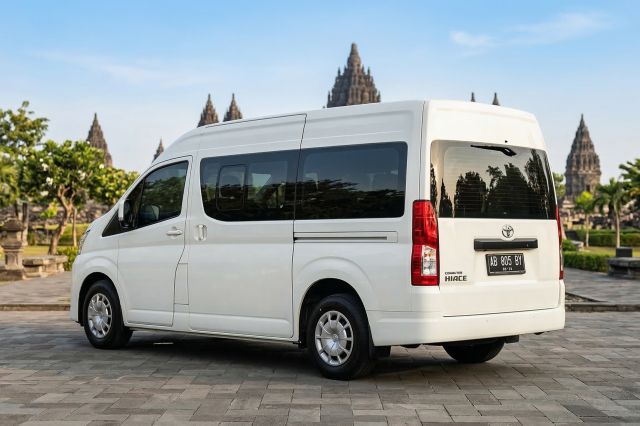 Rental Hiace Premio di Yogyakarta