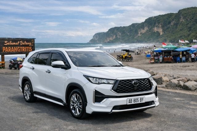 Sewa Innova Zenix Hybrid Jogja Murah